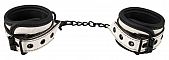 Черно-белые наручники на цепочке
