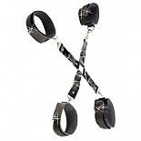 ������ � ����������� Bound By Diamonds 
������ � ����������� Bound By Diamonds.