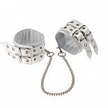 <strong>Белые кожаные оковы, соединенные цепочкой</strong> <br />
Изготавливаются из натуральной кожи с велюровой подкладкой. <div class="charTableblock"><div><span>Материал</span>: кожа</div><div><span>Цвет</span>: белый</div><div><span>Производитель</span>: Sitabella, Россия</div></div> Белые кожаные оковы, соединенные цепочкой
Изготавливаются из натуральной кожи с велюровой подкладкой.