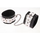 <strong>Черно-белые оковы на ноги</strong> <br />
Оковы. <div class="charTableblock"><div><span>Материал</span>: кожа</div><div><span>Цвет</span>: белый</div><div><span>Производитель</span>: Sitabella, Россия</div></div> Черно-белые оковы на ноги
Оковы.