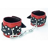 <strong>Поножи из кожи красно-черные 56004ars</strong> <br />
<div class="charTableblock"><div><span>Материал</span>: кожа</div><div><span>Цвет</span>: красный, розовый</div></div> Поножи из кожи красно-черные 56004ars