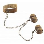 <strong>Кожаный ошейник с наручниками OUCH! BROWN </strong> <br />
Великолепный БДСМ-набор из ошейника и пары оков для рук и ног, изготовленных из натуральной кожи с красивой белой строчкой. <div class="charTableblock"><div><span>Материал</span>: кожа</div><div><span>Цвет</span>: другой</div><div><span>Производитель</span>: OUCH by Shots Media BV, Нидерланды</div></div> Кожаный ошейник с наручниками OUCH! BROWN
Великолепный БДСМ-набор из ошейника и пары оков для рук и ног, изготовленных из натуральной кожи с красивой белой строчкой.