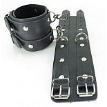 <strong>Черные кожаные оковы с двумя пряжками</strong> <br />
Черные кожаные оковы с двумя пряжками. <div class="charTableblock"><div><span>Материал</span>: кожа</div><div><span>Цвет</span>: черный</div><div><span>Производитель</span>: БДСМ арсенал, Россия</div></div> Черные кожаные оковы с двумя пряжками
Черные кожаные оковы с двумя пряжками.