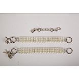 <strong>Белые оковы на ноги из бус</strong> <br />
Красивые наножники из жемчуга с замочками в виде сердца и четырьмя ключиками. <div class="charTableblock"><div><span>Материал</span>: пластик</div><div><span>Производитель</span>: White Label, Китай</div></div> Белые оковы на ноги из бус
Красивые наножники из жемчуга с замочками в виде сердца и четырьмя ключиками.