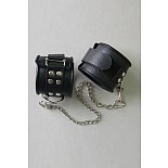 <strong>Оковы №2 на липучке черные</strong> <br />
Изготавливаются из натуральной кожи с велюровой подкладкой. <div class="charTableblock"><div><span>Материал</span>: кожа</div><div><span>Цвет</span>: черный</div></div> Оковы №2 на липучке черные
Изготавливаются из натуральной кожи с велюровой подкладкой.