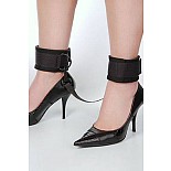 <strong>Оковы черные</strong> <br />
Оковы на ноги из новейшего супер-материала неопрен. <div class="charTableblock"><div><span>Материал</span>: текстиль</div><div><span>Цвет</span>: черный</div></div> Оковы черные
Оковы на ноги из новейшего супер-материала неопрен.