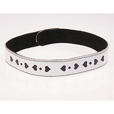 <strong>Кожаный белый ошейник с аппликацией в виде сердечек</strong> <br />
Изготовлен из натуральной кожи с велюровой подкладкой.<div class="charTableblock"><div><span>Материал</span>: кожа</div><div><span>Цвет</span>: белый</div><div><span>Производитель</span>: Sitabella, Россия</div></div> Кожаный белый ошейник с аппликацией в виде сердечек
Изготовлен из натуральной кожи с велюровой подкладкой.