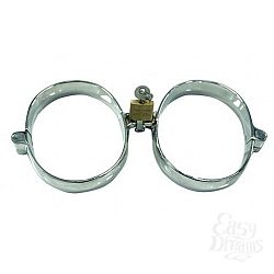 Большие овальные оковы на навесном замке Большие овальные оковы на навесном замке