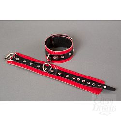 Поножи из красной лакированной кожи Поножи из красной лакированной кожи