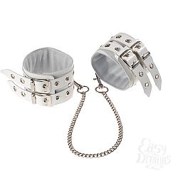 Белые кожаные оковы, соединенные цепочкой Белые кожаные оковы, соединенные цепочкой